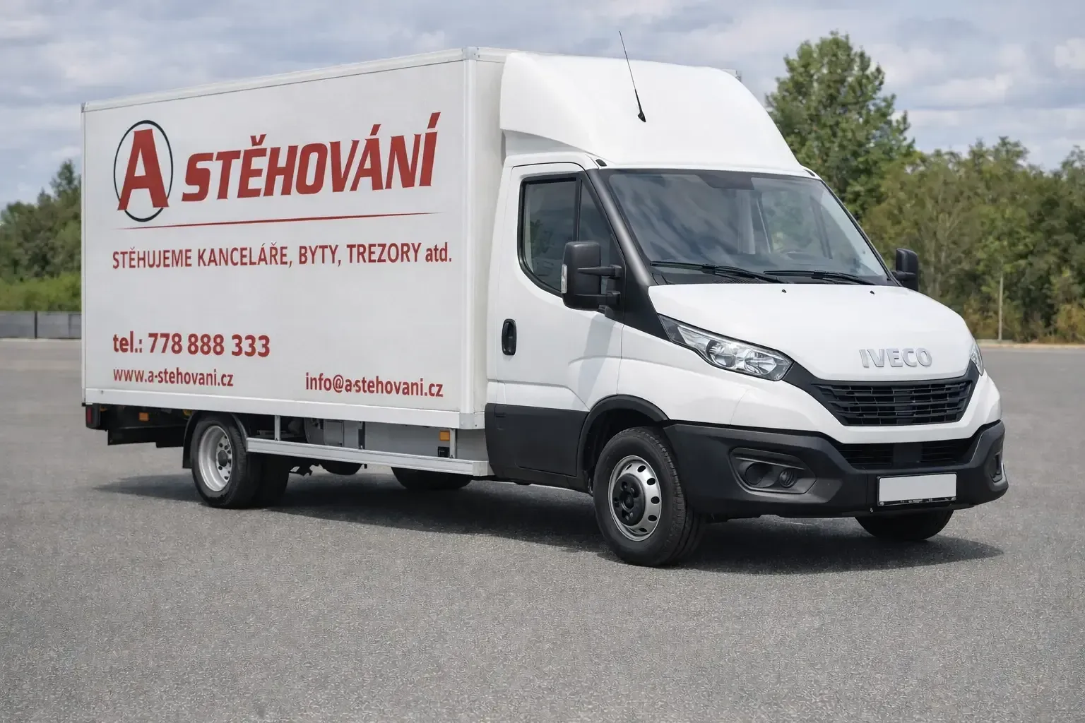 Iveco Daily 22 m³ – stěhovací vůz s hydraulickým čelem