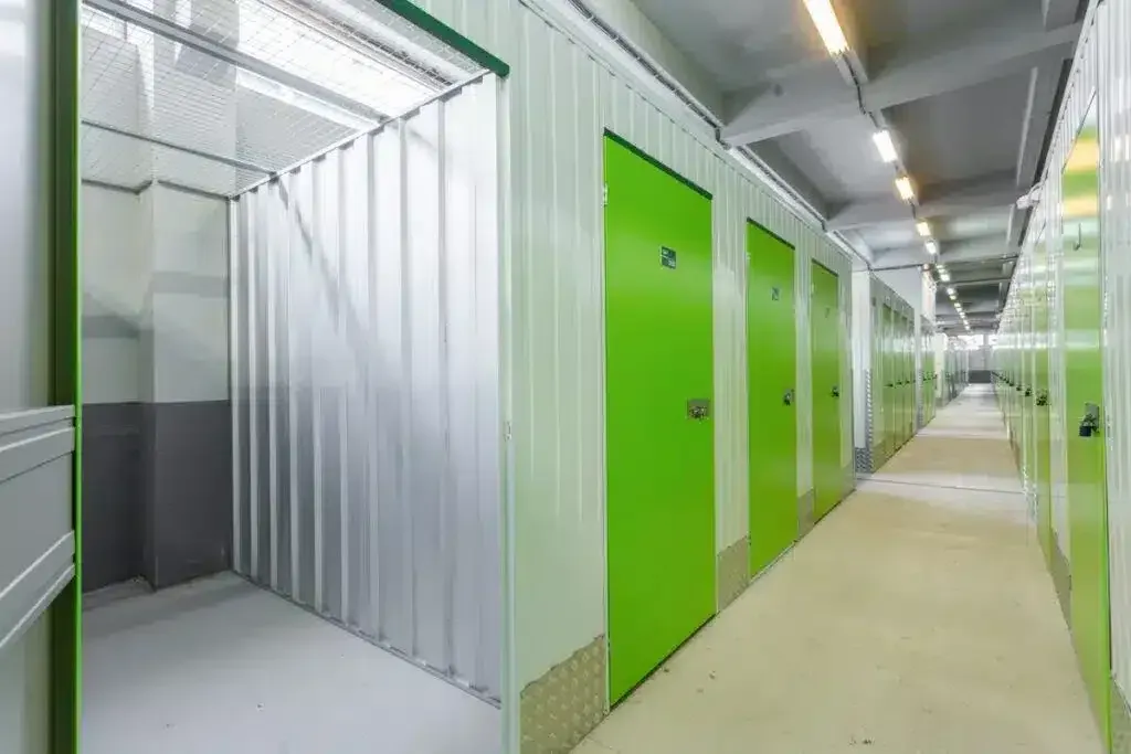 Skladování nábytku a věcí ve skladu A-stěhování